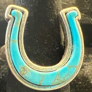 It’s your lucky day! NWT beautiful turquoise silver horseshoe ring adjustable